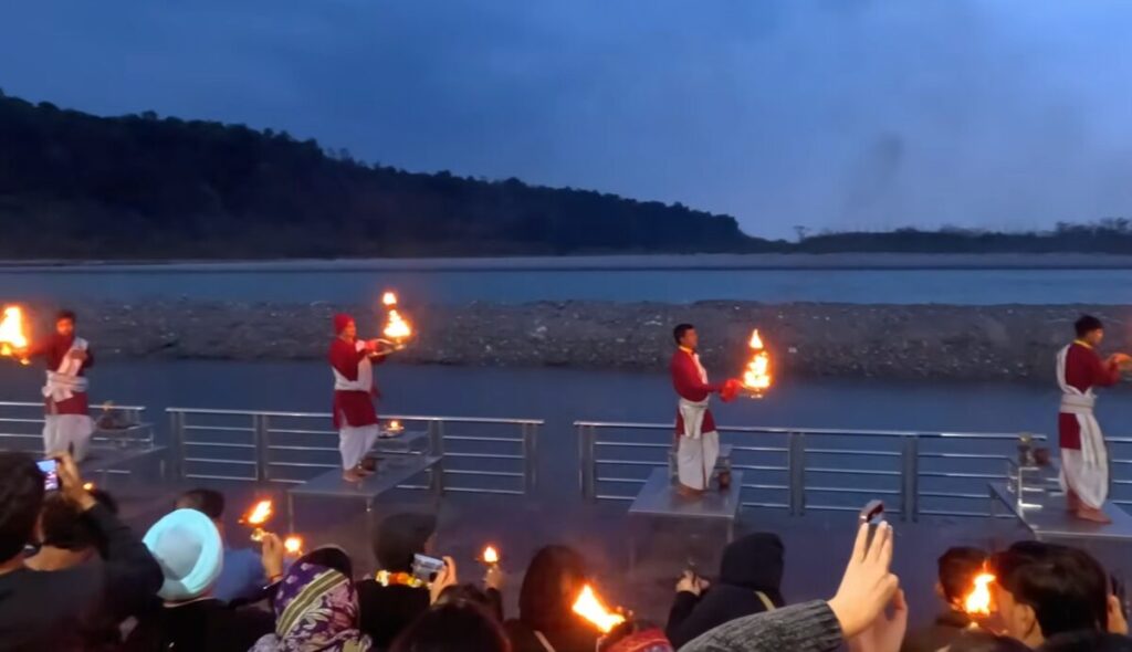 Ganga Aarti - Rishikesh budget solo trip itinerary
