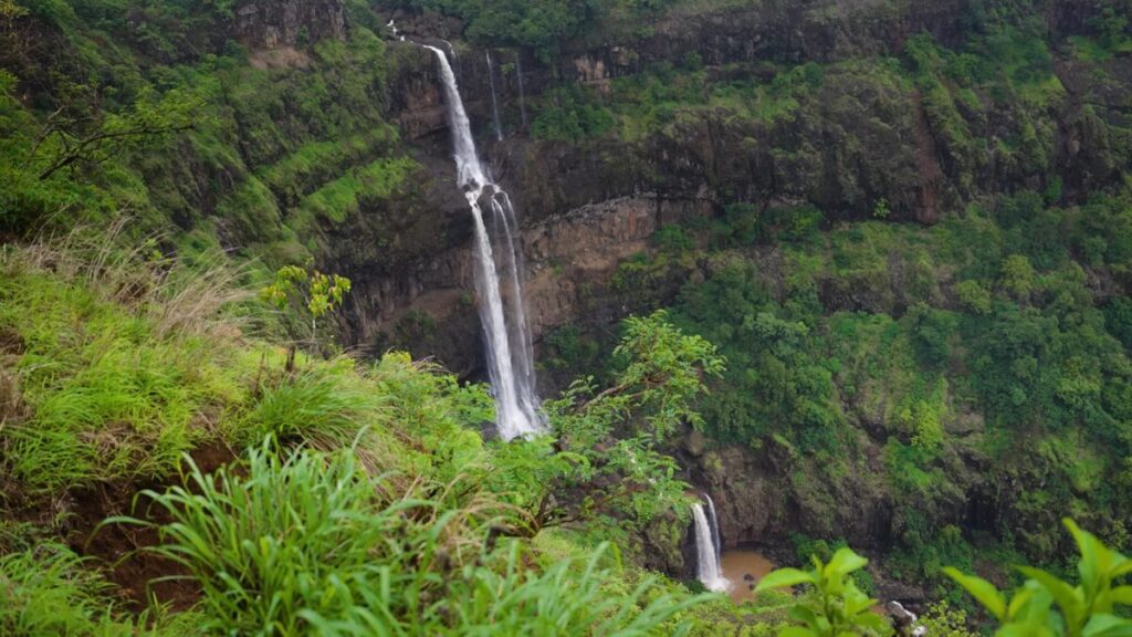 Lingmala Waterfall Tall Lingmala waterfall falling between green cliffs in Mahabaleshwar