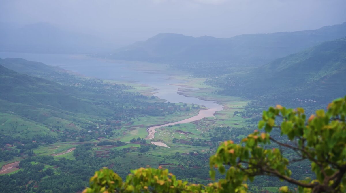 Mahabaleshwar-valley-view-with-mist - Mahabaleshwar travel guide