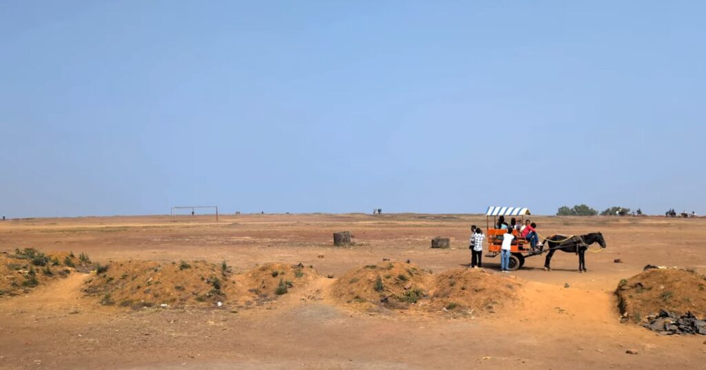 Wide flat mountain plateau at Panchgani Table Land with tourists and horses
