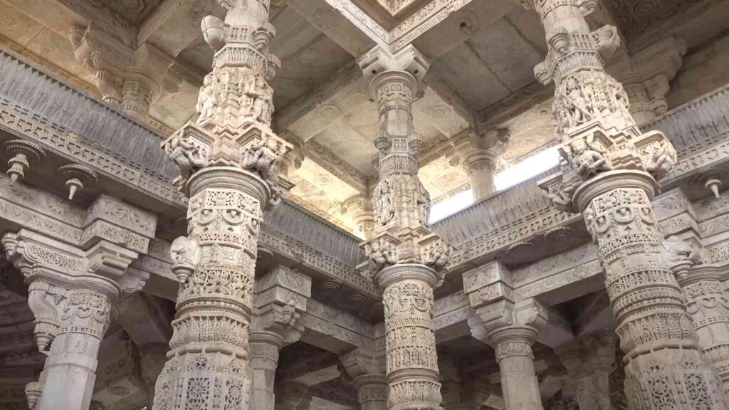 ranakpur-jain-temple-pillared-corridor.jpg