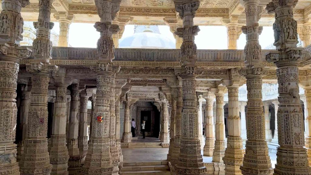 ranakpur-jain-temple-marble-pillars.jpg