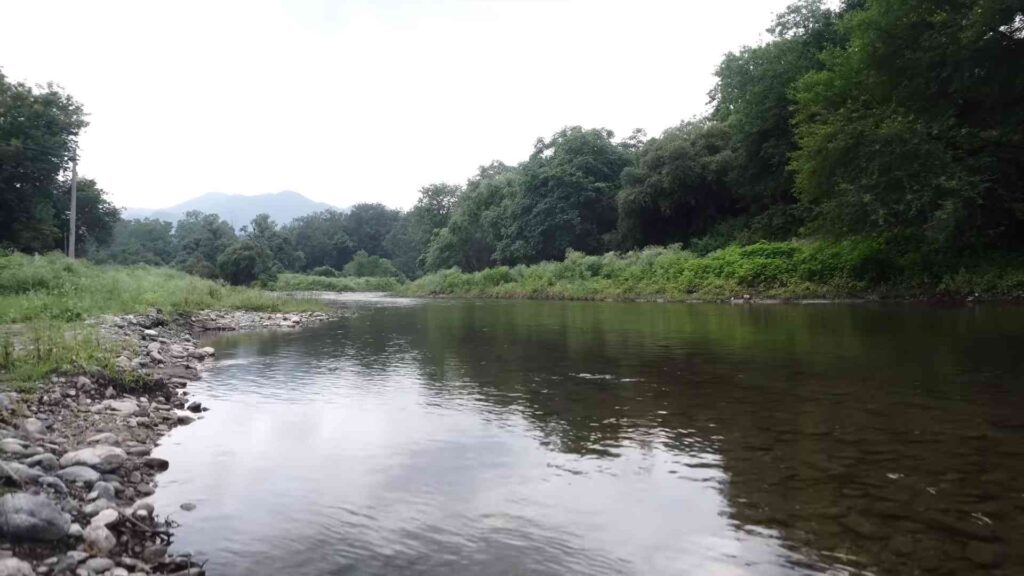 Ranakpur ke paas behati prakritik nadi, Aravalli ke jungle aur shant mahaul ke saath