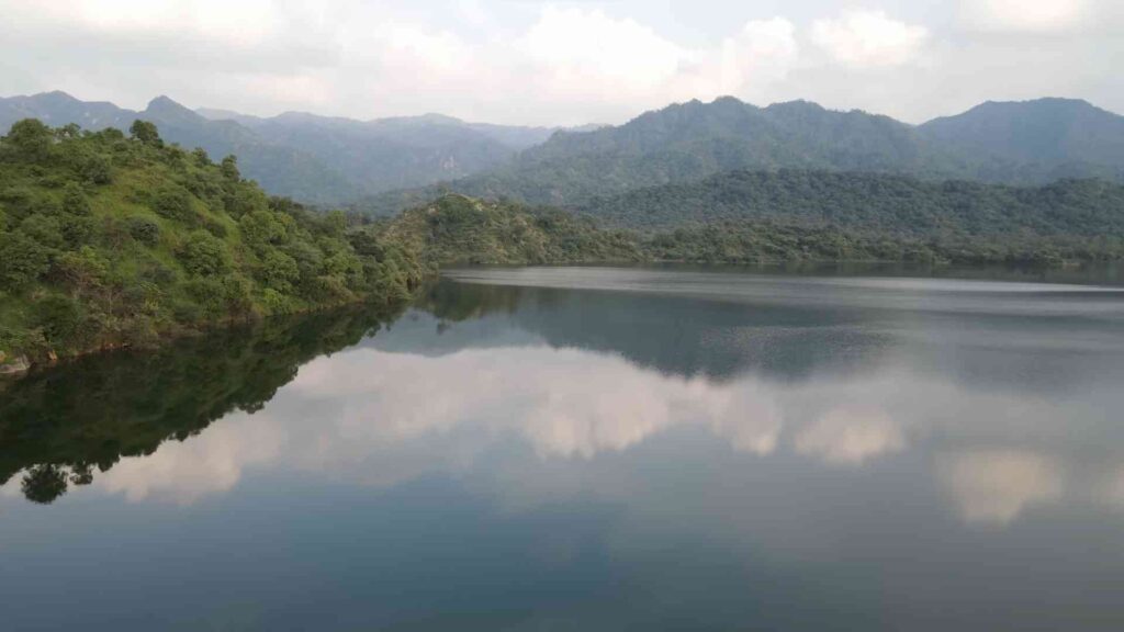 Ranakpur River surrounded by hills, filled with water and offering a beautiful scenic view